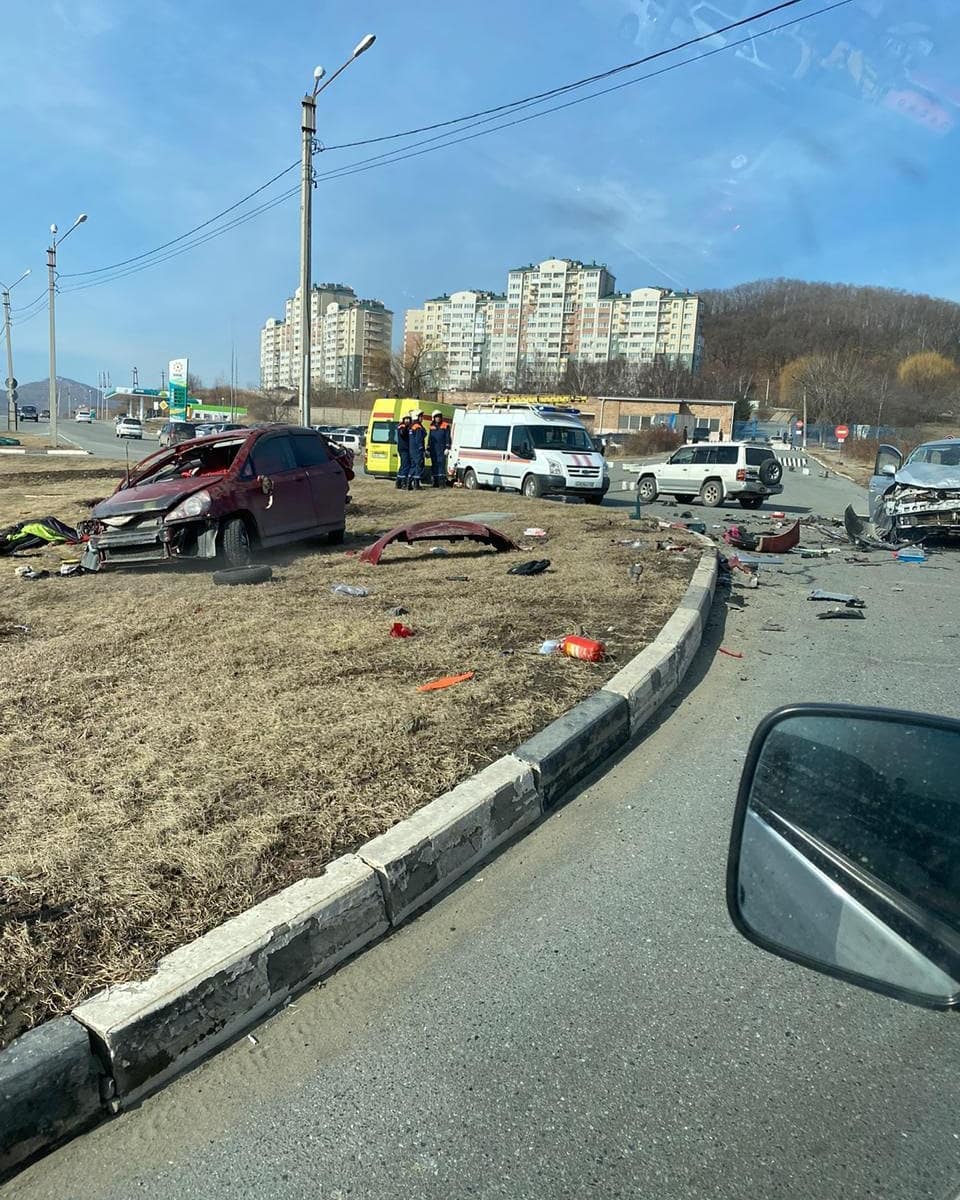 В Находке серьезное ДТП на кольце МЖК | ✔️ Новости Находки