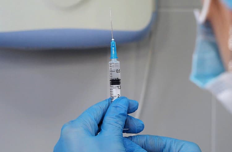 В Приморье идет вакцинация против клеща