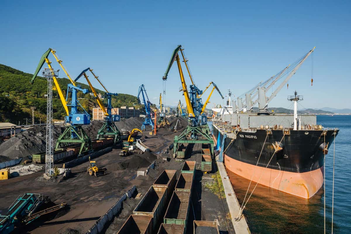 Находкинский морской торговый порт получил новые комплексы мобильного конвейерного оборудования, предотвращающие пыление