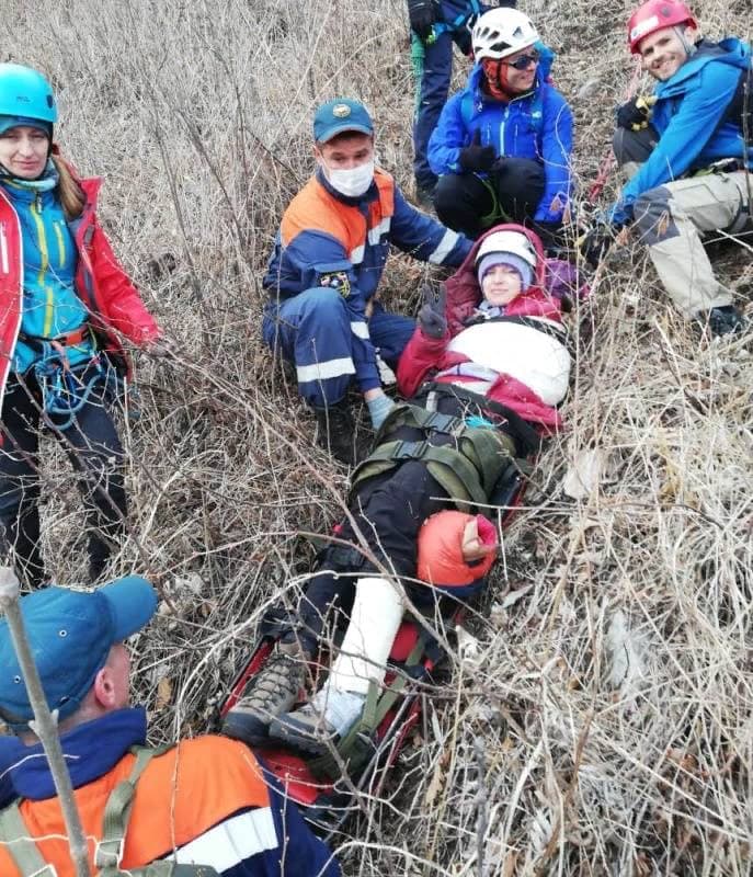 Спасатели Находки оказали помощь пострадавшей девушке при восхождении на гору Чандодаз