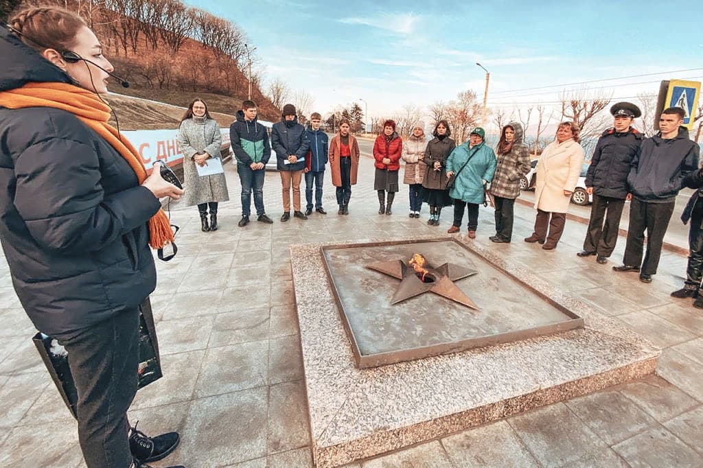 Экскурсии по Находке провели школьники и курсанты