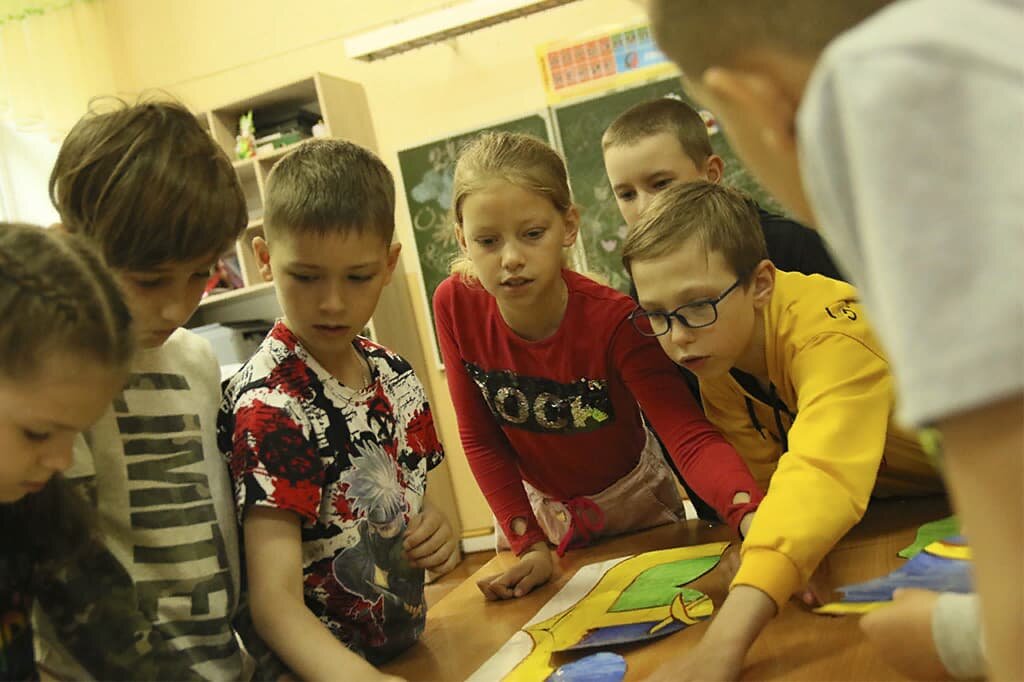 В пришкольных лагерях Находки прошли конкурсы рисунков в честь Дня России