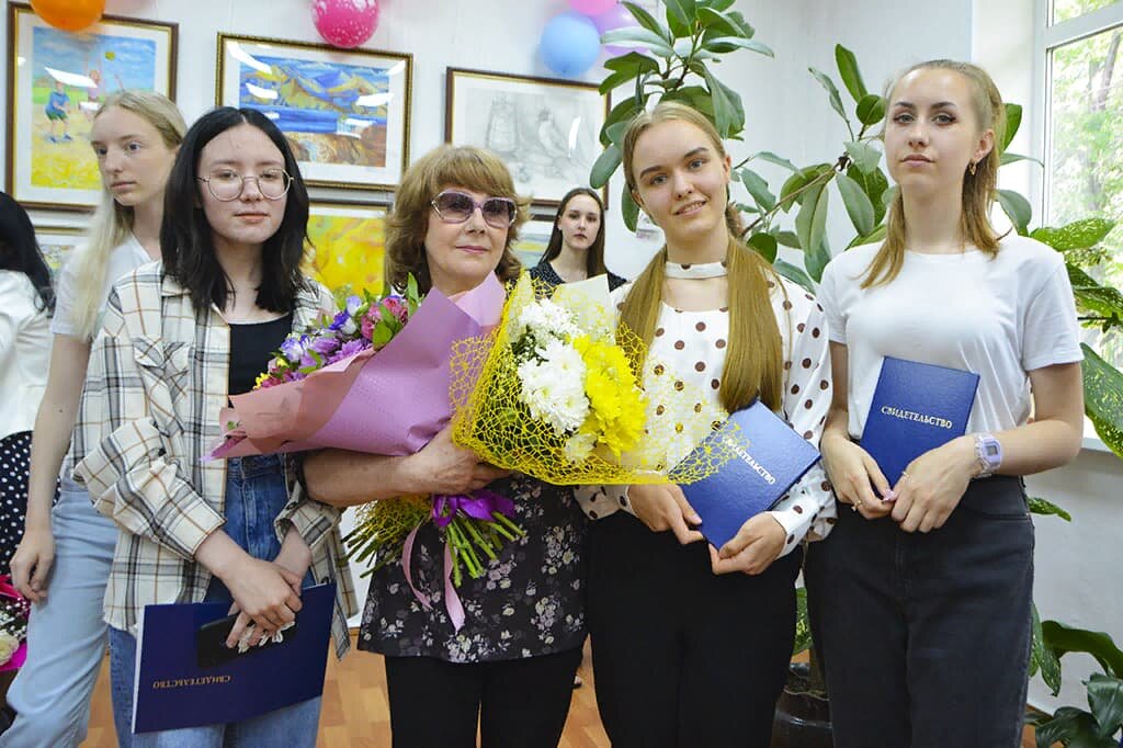 В Детской художественной школе №1 города Находки дипломы получили 33 выпускника