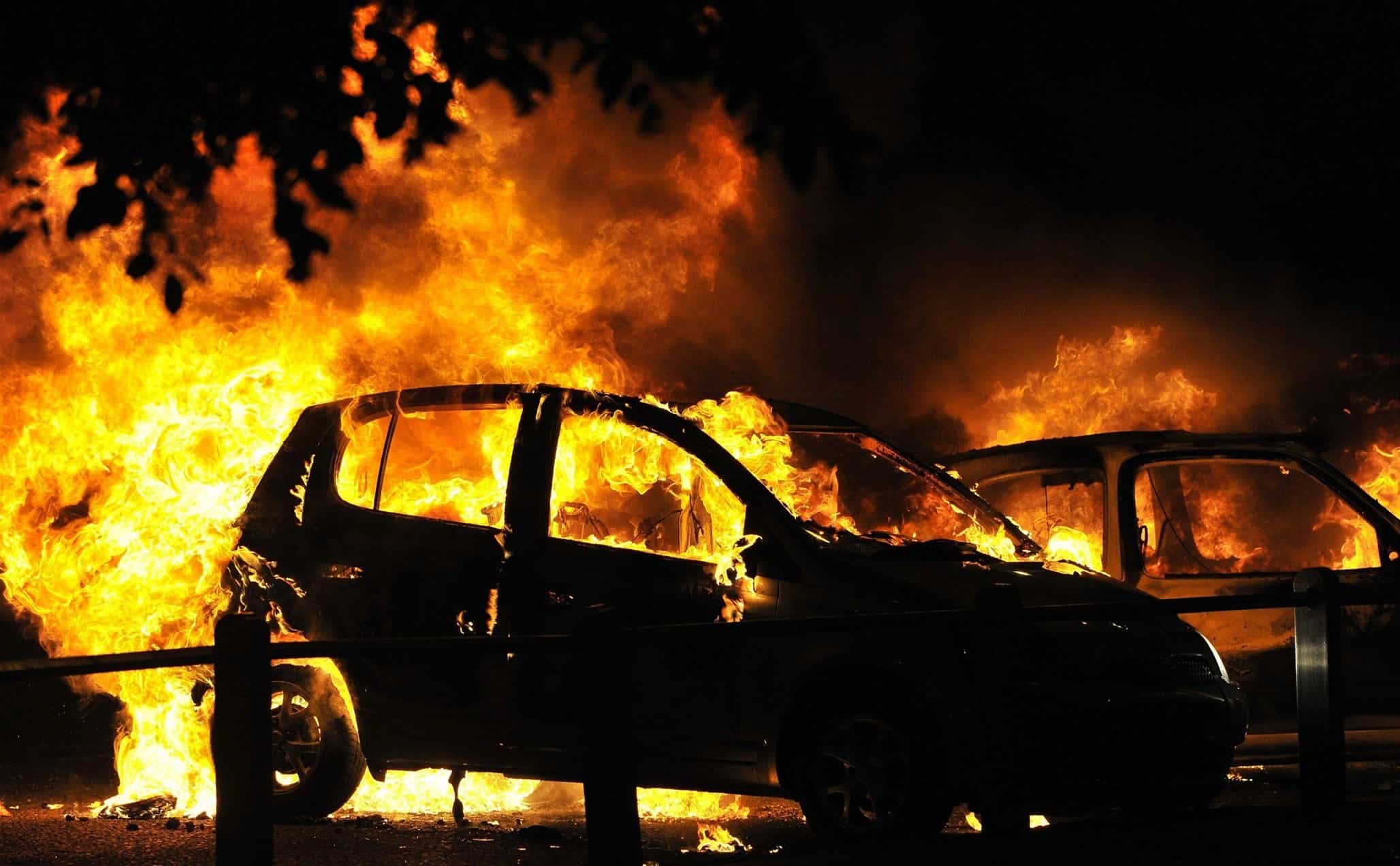 В Находке ночью горели автомобили на улице Пограничная