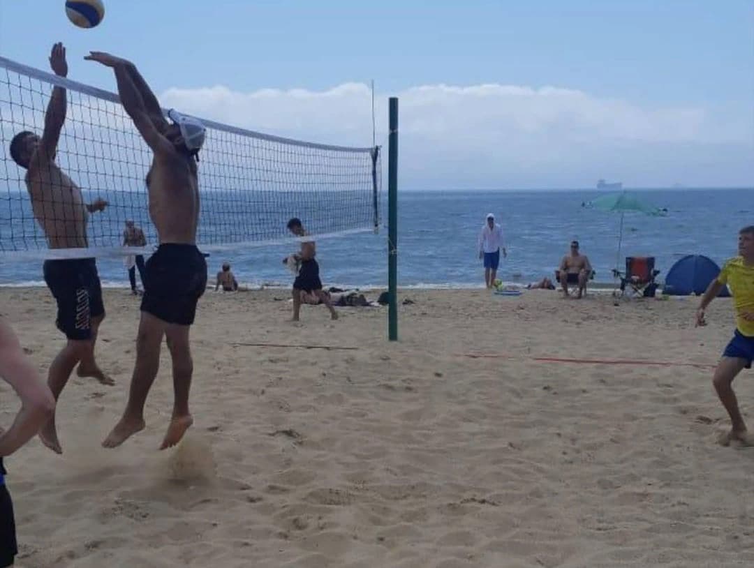 На пляже «Песчаный» в Находке прошел Открытый турнир по пляжному волейболу