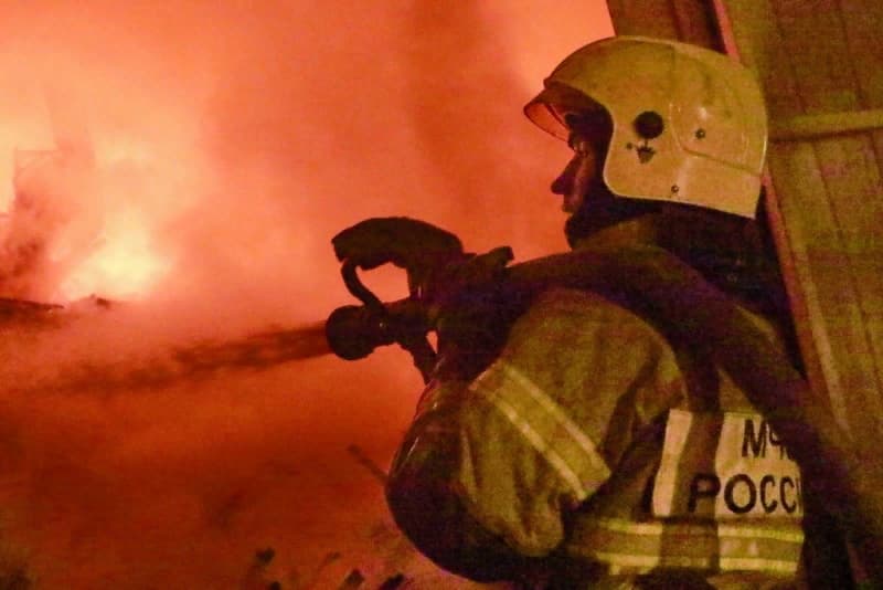 В Находке на улице Проточная пожарные ликвидировали возгорание частного дома