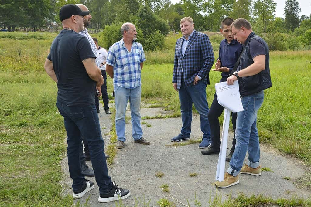 В Находке министр спорта Приморья провёл рабочее совещание на месте будущего ледового комплекса