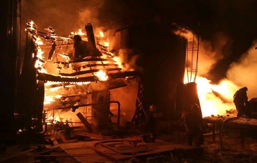 В посёлке Анна на улице Луговая огнеборцы потушили пожар в бойлерной