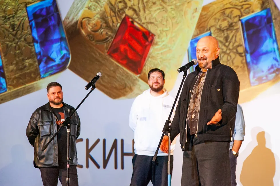 Гоша Куценко представил сериал «#ЯЖОТЕЦ» в кинотеатре «Космос» накануне премьеры комедии на телеканале ТНТ