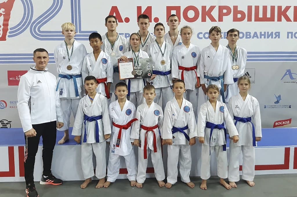 Спортсмены Находки завоевали шесть медалей на соревнованиях по каратэ WKF