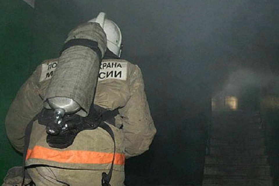 В Находке Огнеборцы ликвидировали возгорание в частном доме на улице Зеленая