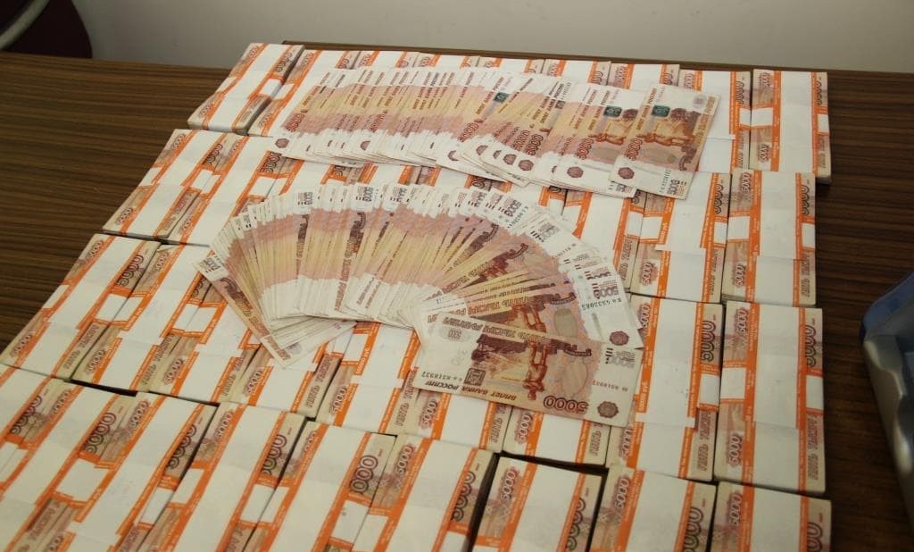 Находкинская таможня возбудила уголовные дела за незаконный перевод денежных средств