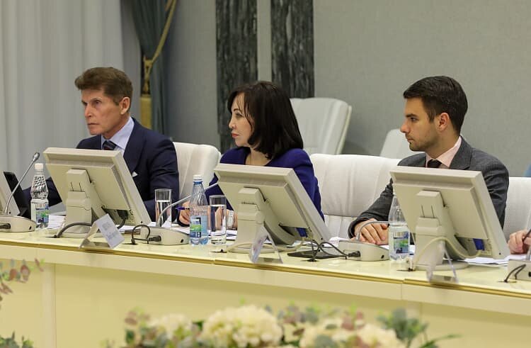 План развития Находки представил полпреду Президента Олег Кожемяко
