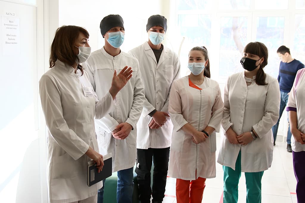В Находку приедут работать выпускники медицинского колледжа Лесозаводска