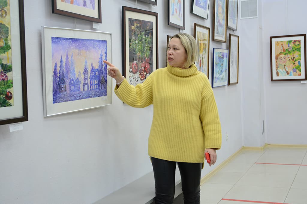 В залах Находкинской картинной галереи «Вернисаж» появились «Зимние узоры»
