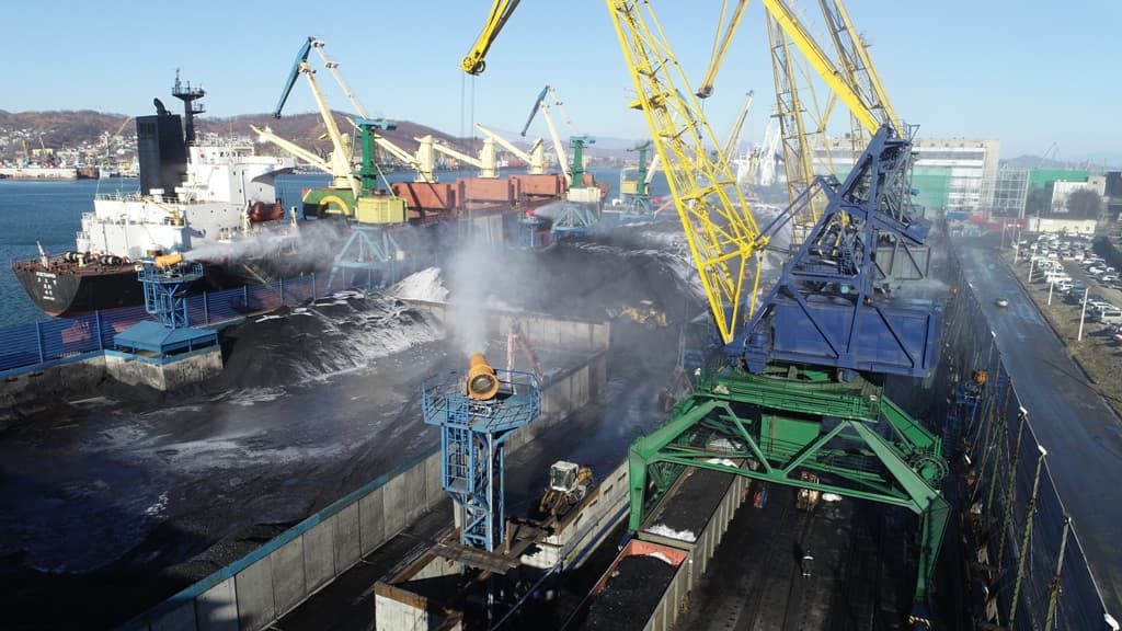 В морском порту Находка Дальневосточной транспортной прокуратурой выявлены нарушения природоохранного законодательства при перевалке угля 