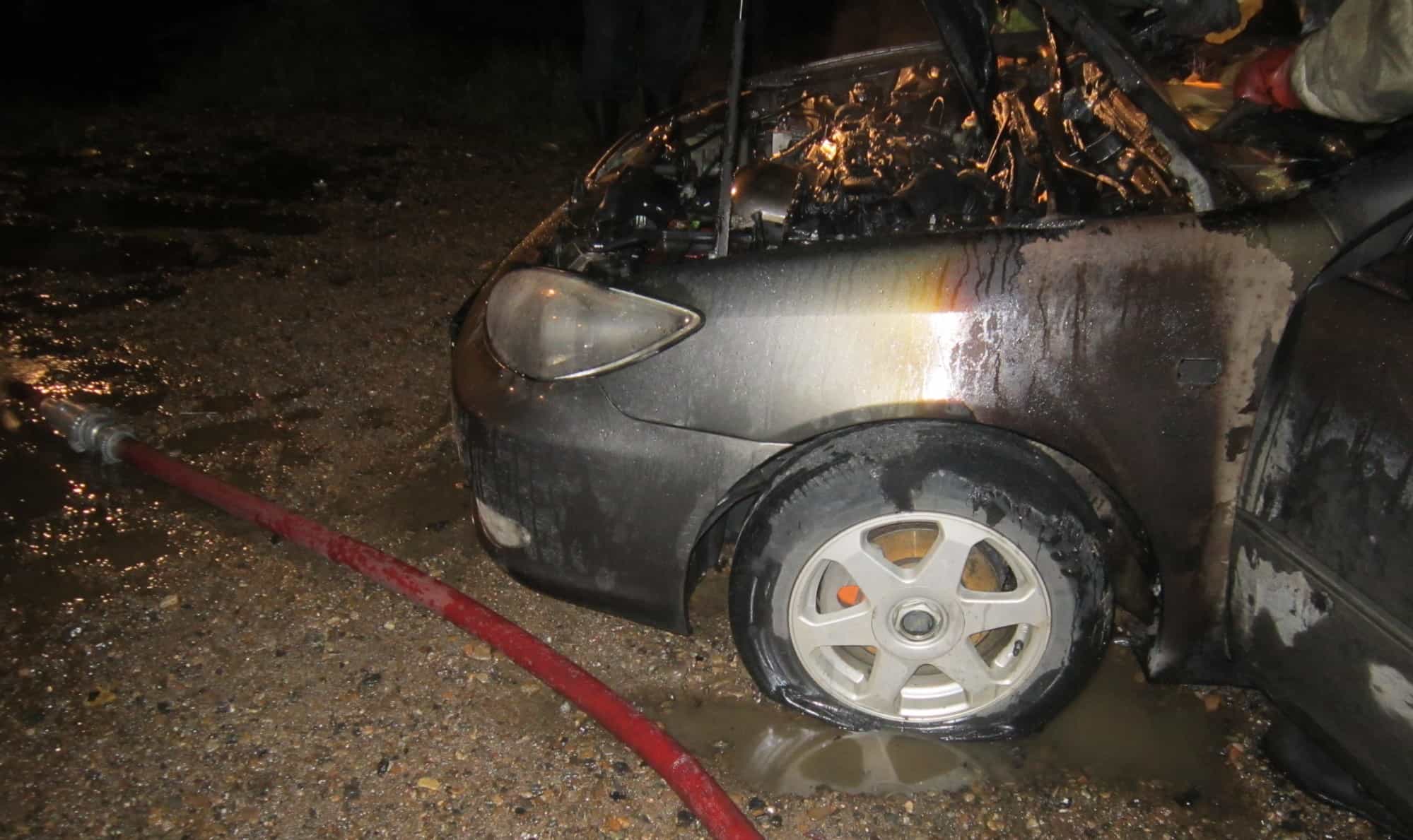 В Находке горел легковой автомобиль на Северном проспекте