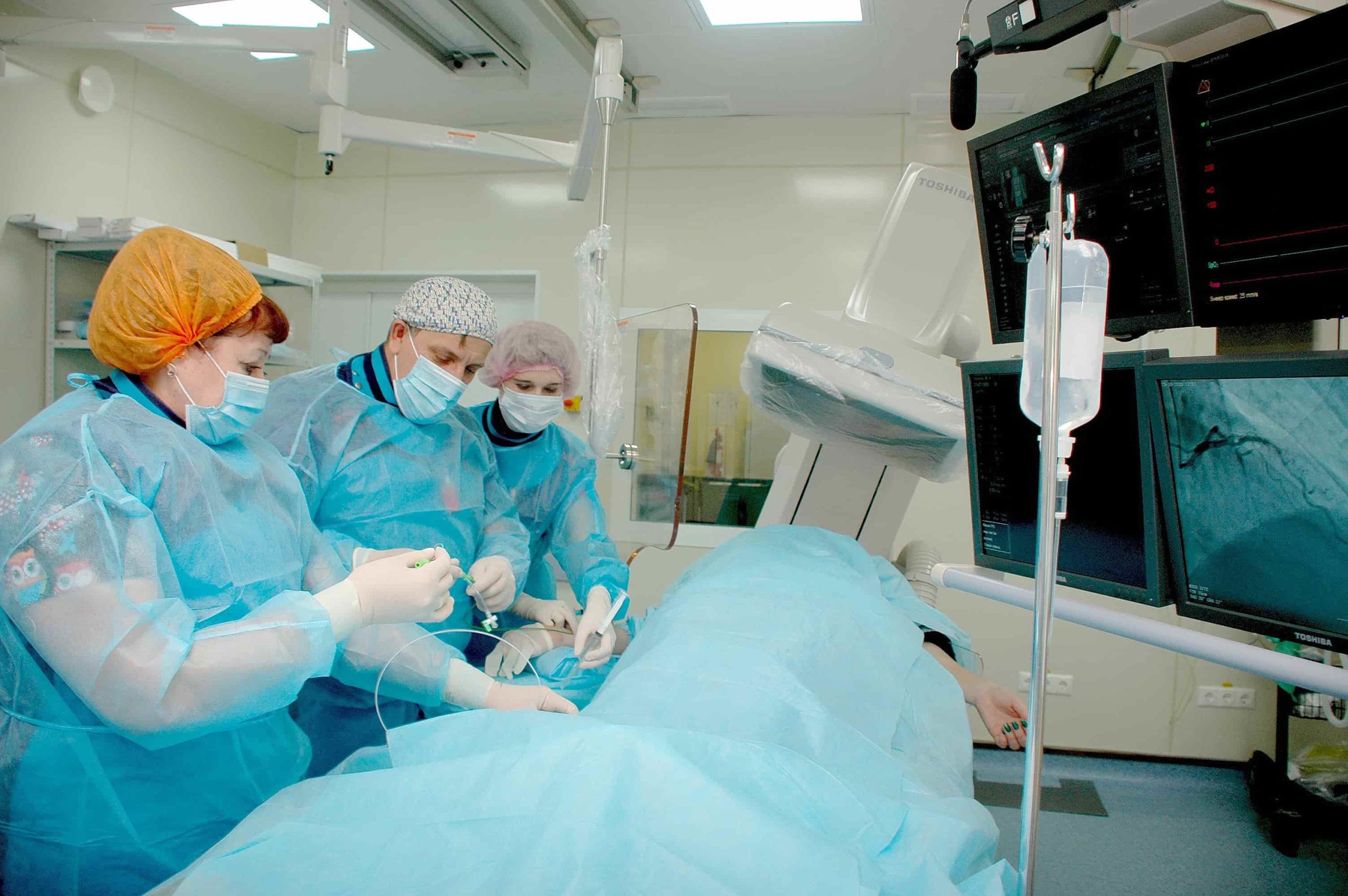 В Находке сосудистый хирург Александр Кульков спас пациентку от ампутации ноги