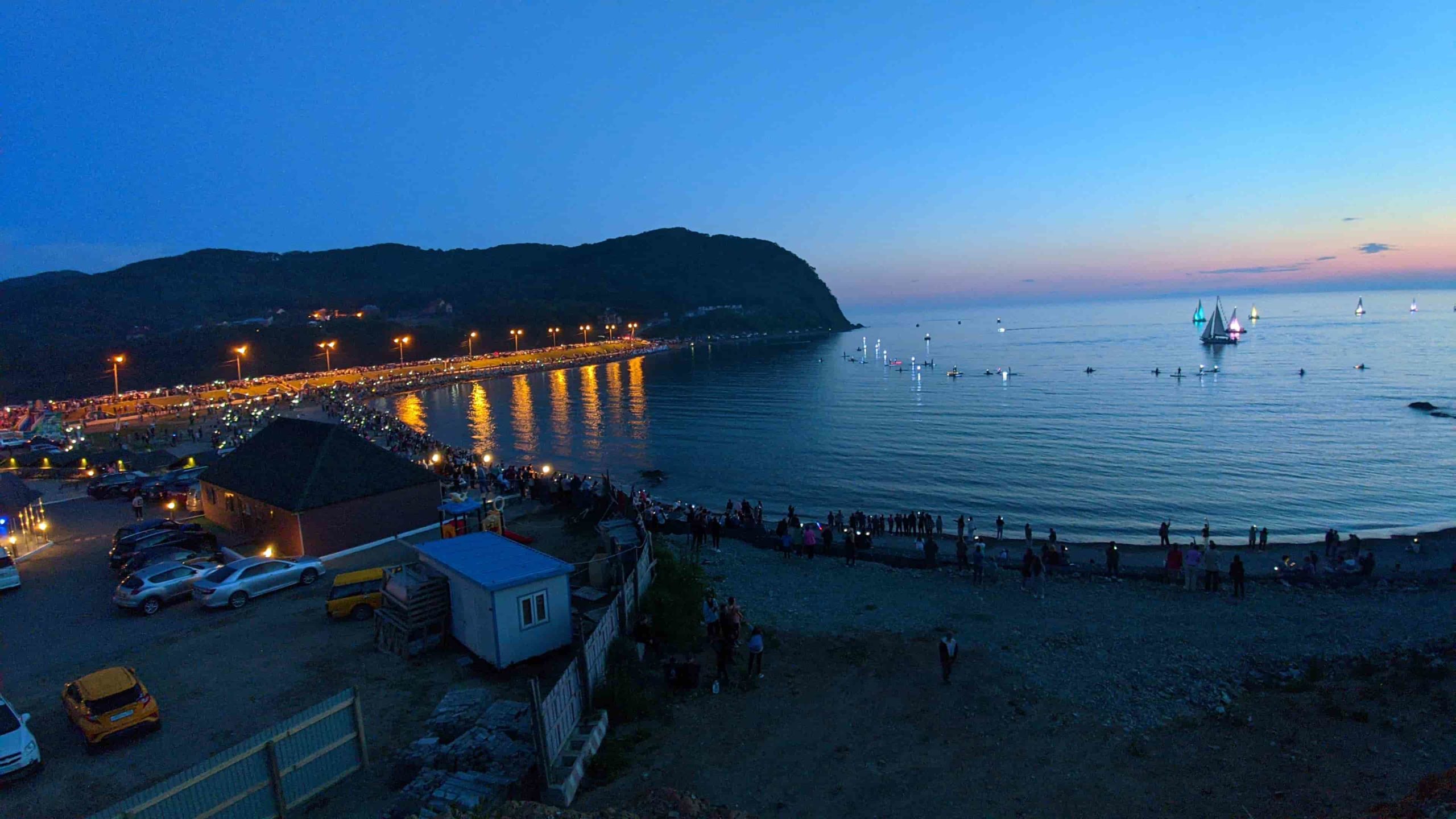 В честь открытия бухты Находка на «Рица» прошёл ночной парад яхт