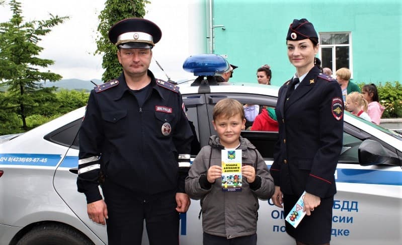 В Находке полицейские и общественники приняли участие в детском городском празднике «В мире профессий»