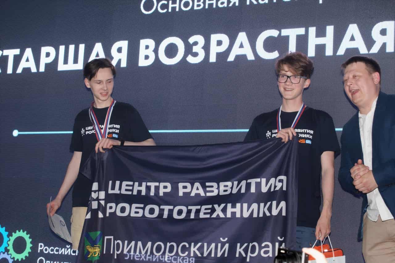 Сборная Центра развития робототехники выиграла 4 золота, 1 серебро и 3 бронзы на Российской робототехнической олимпиаде 2022 в Нижнем Новгороде!