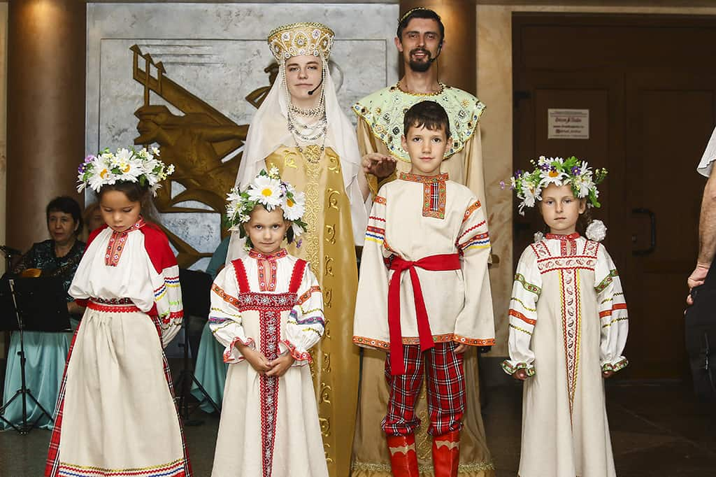 С праздником Днём семьи, любви и верности поздравили находкинские семьи