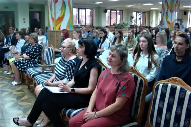 В Находкинском филиале ВГУЭС прошла церемония вручения дипломов выпускникам 2022
