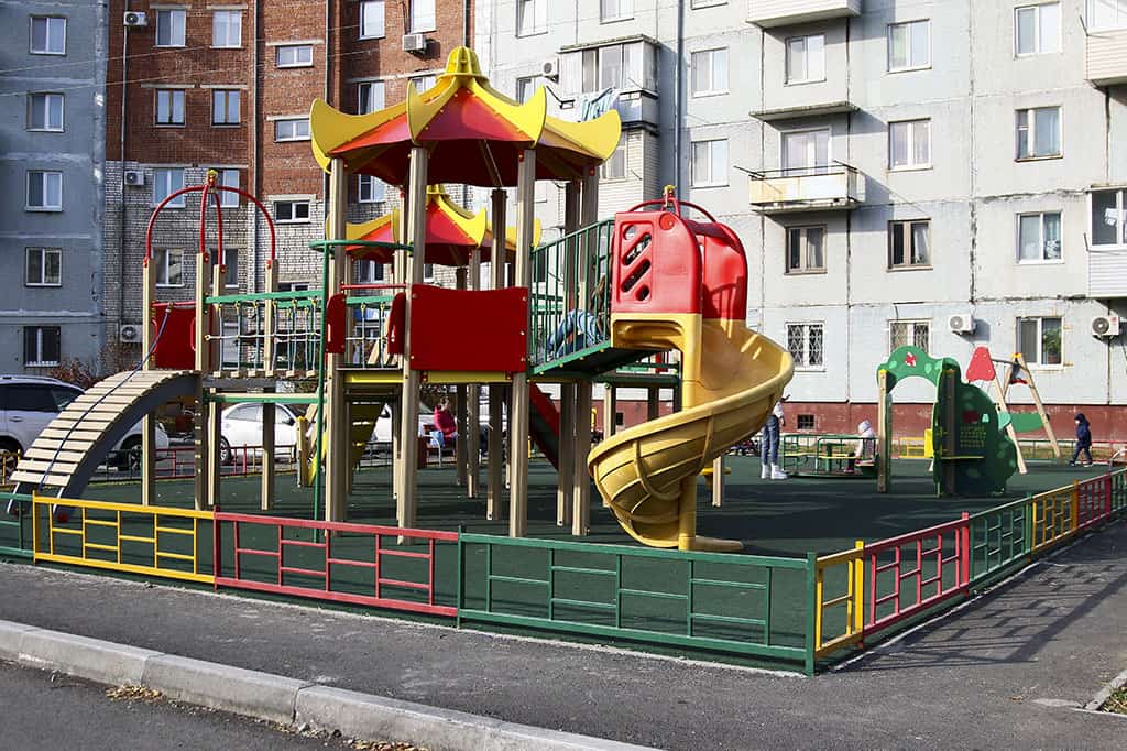 Администрация Находки сообщает что: Детские площадки и Новые парковки стали заметно комфортнее