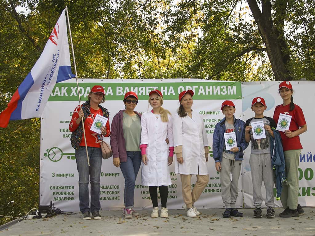 Медики Находки с семьями приняли участие в городской акции «10 000 шагов к жизни»