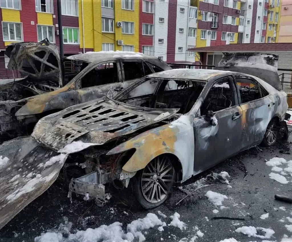 В Находке сожгли два автомобиля на Бульваре Энтузиастов | Происшествия