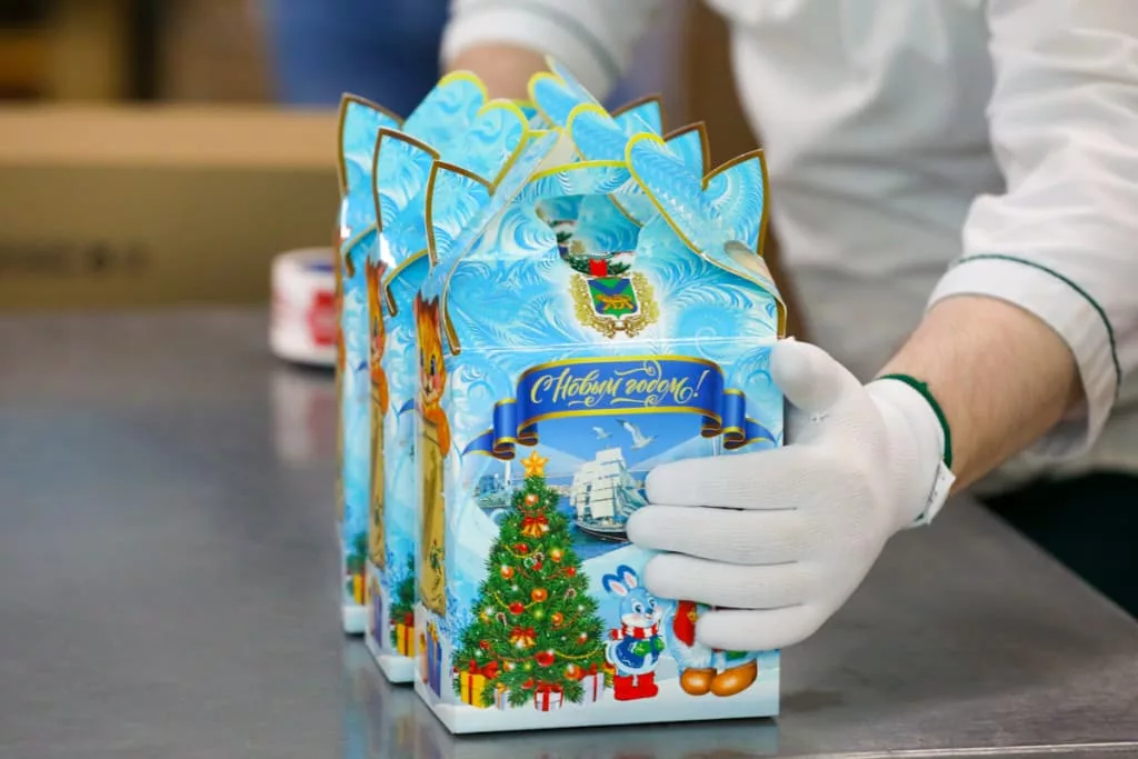 В новогодних подарках от Губернатора Приморья – только стопроцентные хиты фабрики «Приморский кондитер»