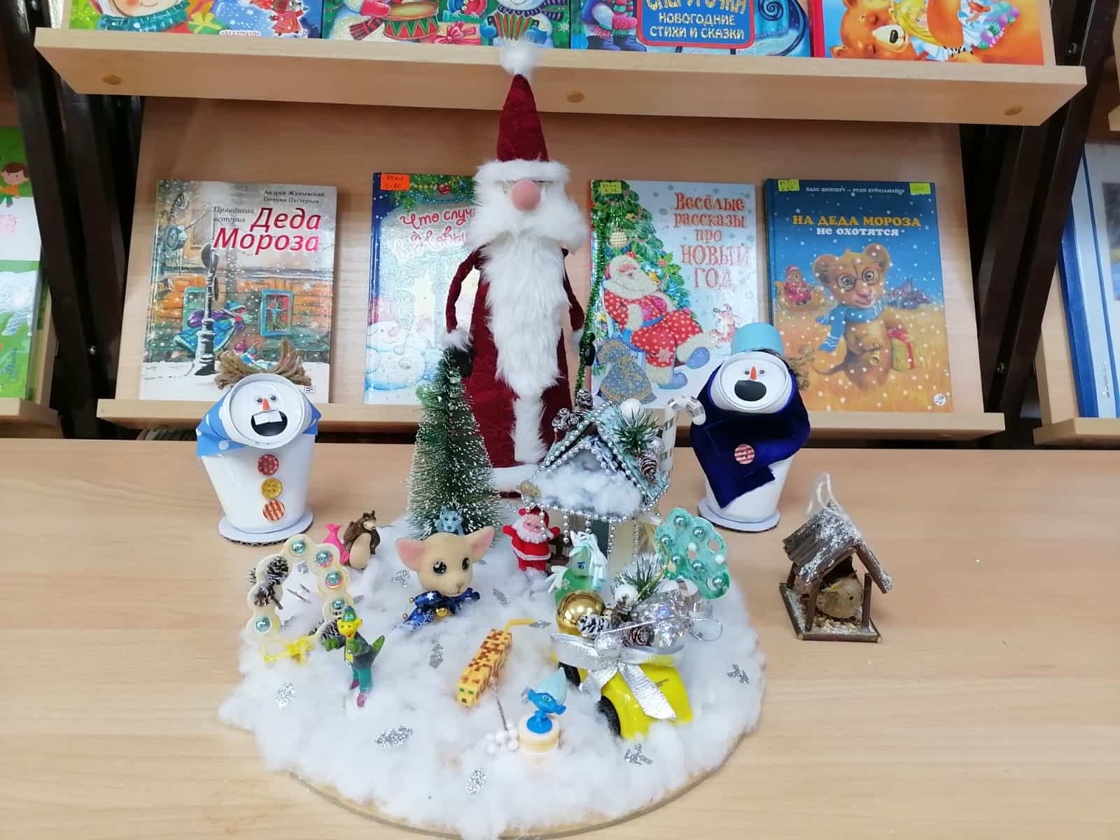 В библиотеках Находки встречают Новый год с елочными игрушками!