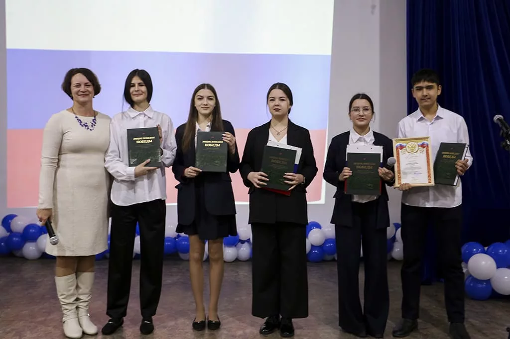 В Находкинских школах наградили призеров патриотической акции «Герои среди нас»