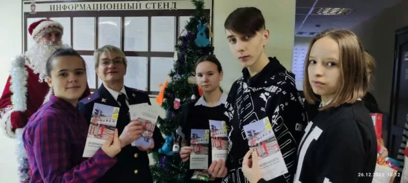 В канун Нового года сотрудники Находкинского ЛО МВД России на транспорте пригласили к себе в гости детей из коррекционной школы-интерната