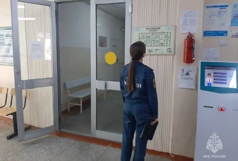 Сотрудники МЧС России провели профилактический визит в здании родильного дома Находки