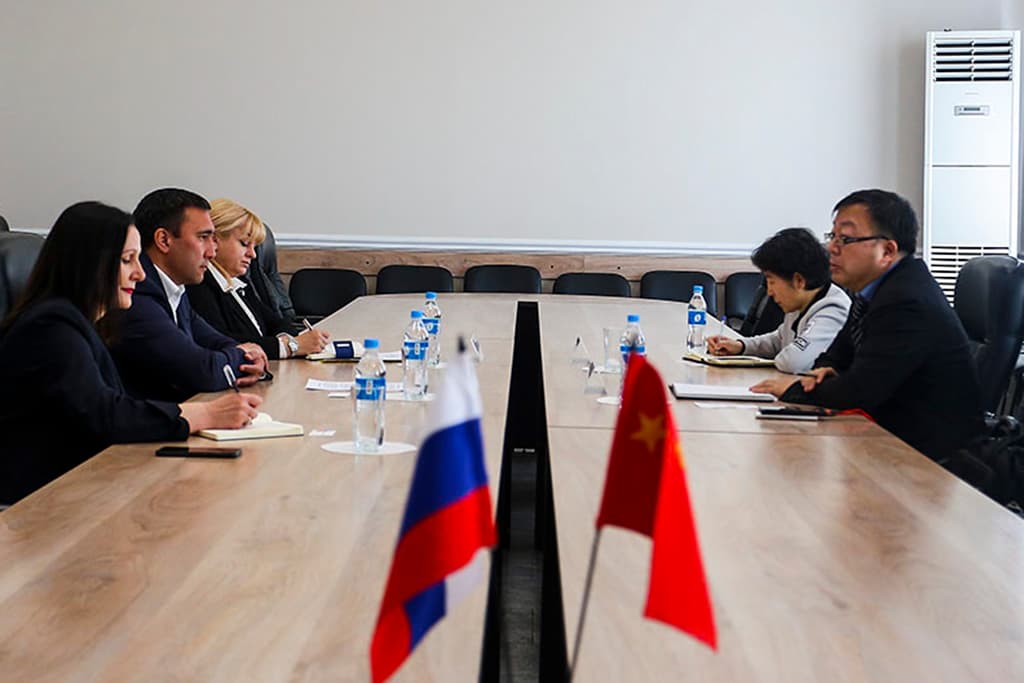 Перспективы развития двусторонних отношений Китая и Находки обсудили за круглым столом
