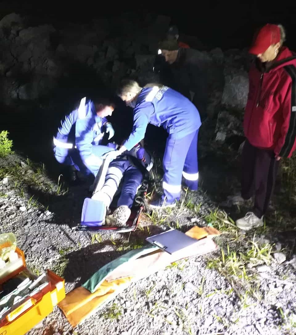 Находкинские спасатели оказали первую помощь потерпевшему крушение парапланеристу