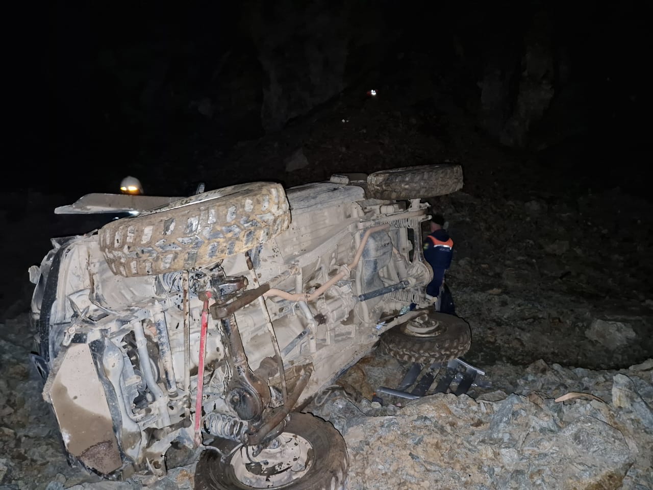 Находкинские спасатели оказали помощь пострадавшим в ДТП на Рице