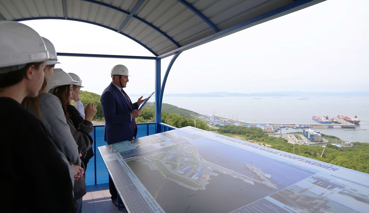 Нефтепорт Козьмино провел экскурсию на производственные объекты для студентов ДВФУ