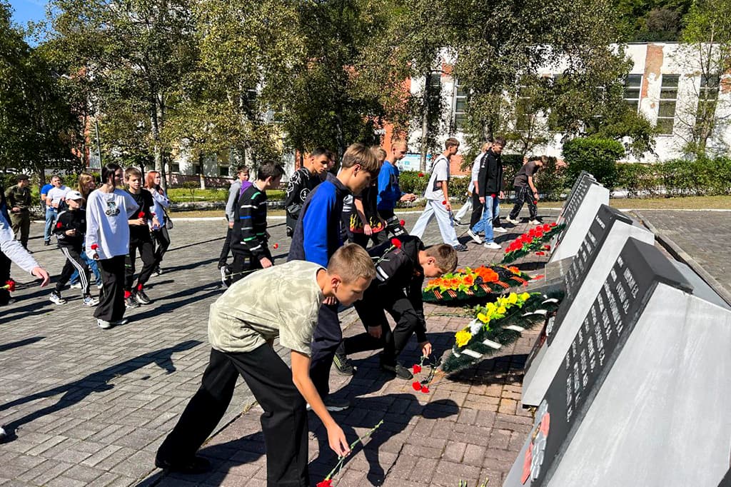 Юные находкинцы побывали на военно-патриотической экскурсии во Владивостоке