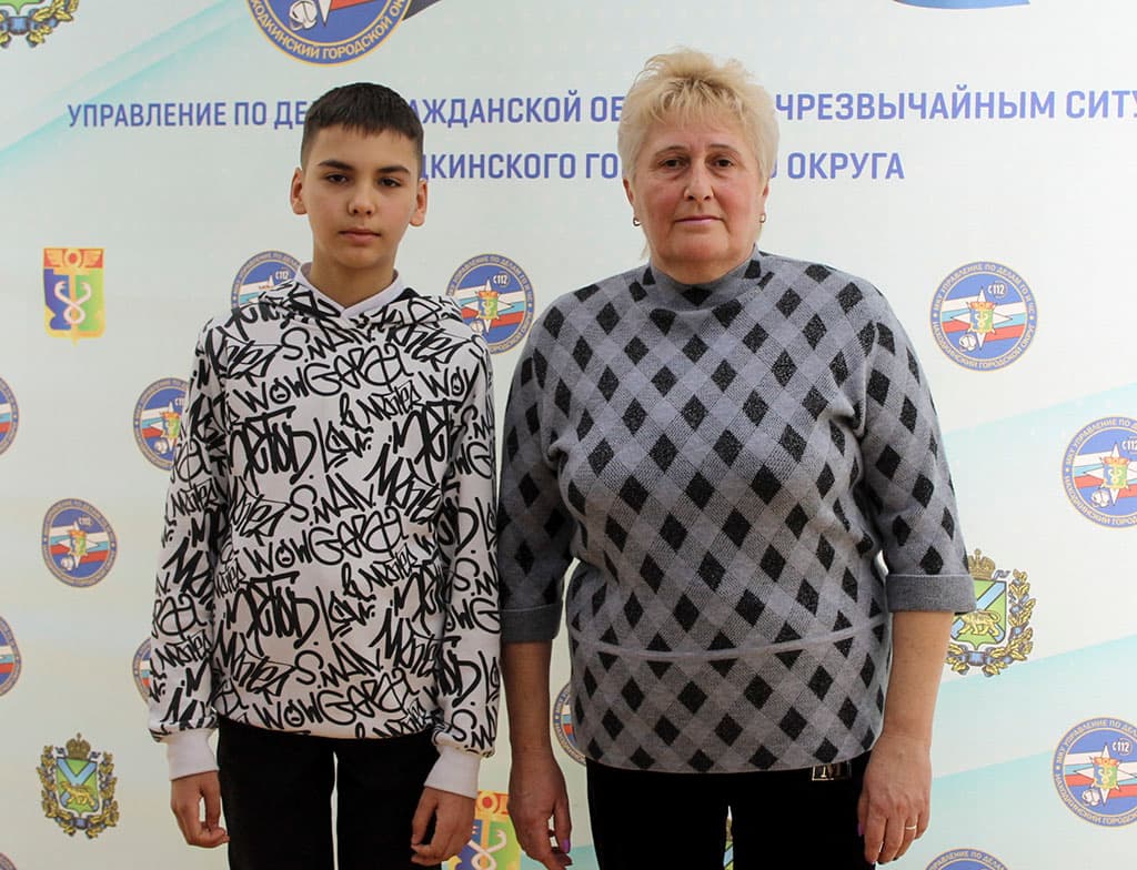 В Находке наградили 14-летнего подростка, спасшего из ледяной воды ребенка на улице Сидоренко