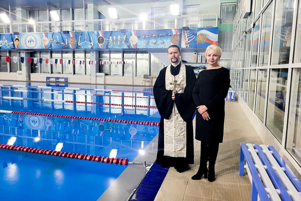 В ночь православного праздника Крещения Господня освятили бассейн спортивной школы «Приморец» в Находке
