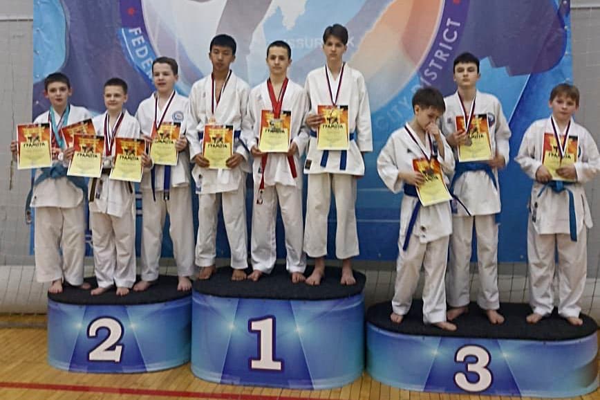 Находкинские каратисты завоевали более 30 медалей на чемпионате и первенстве Приморского края