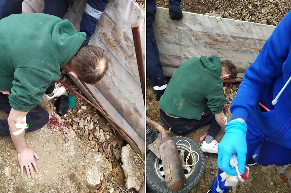 В Находке упавшего на арматуру мужчину, освободили и передали медикам находкинские спасатели